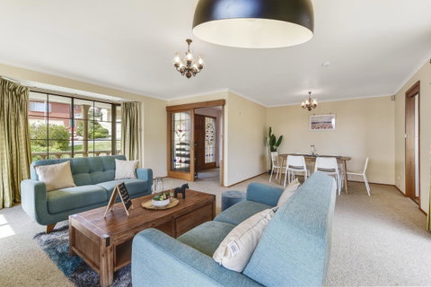 Vintage Cuddle Guest House - Kawana Tourism 20