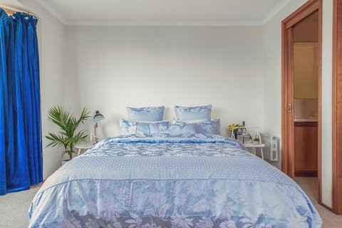 Vintage Cuddle Guest House - Kawana Tourism 16