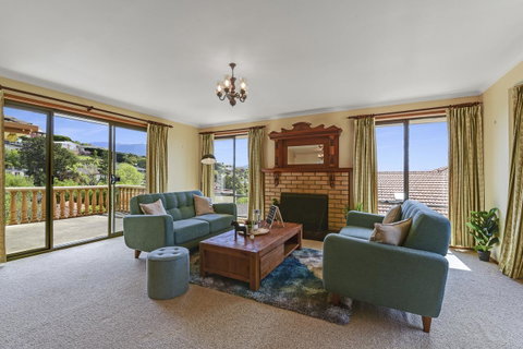 Vintage Cuddle Guest House - Kawana Tourism 17