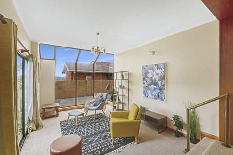Vintage Cuddle Guest House - Kawana Tourism 0