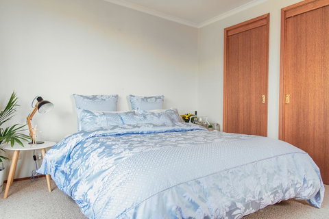 Vintage Cuddle Guest House - Kawana Tourism 12