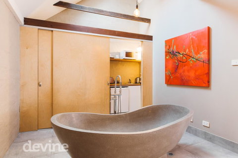 Devine Stays - Hayloft On ELizabeth - Kawana Tourism 3