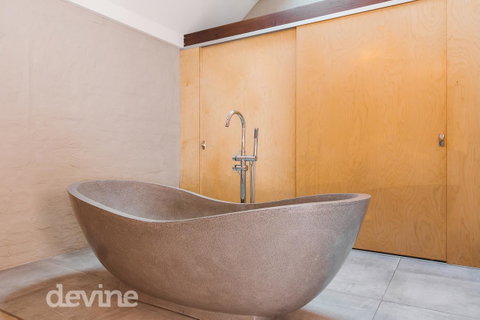 Devine Stays - Hayloft On ELizabeth - Kawana Tourism 2