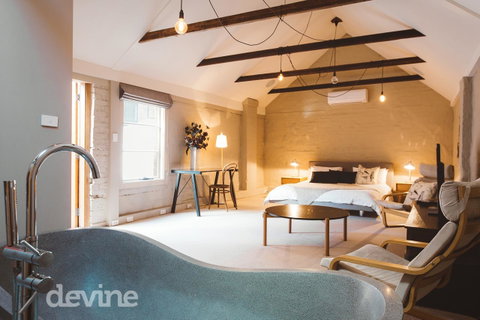 Devine Stays - Hayloft On ELizabeth - Kawana Tourism 13