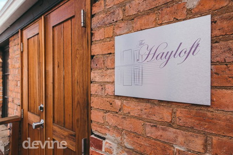 Devine Stays - Hayloft On ELizabeth - Kawana Tourism 7