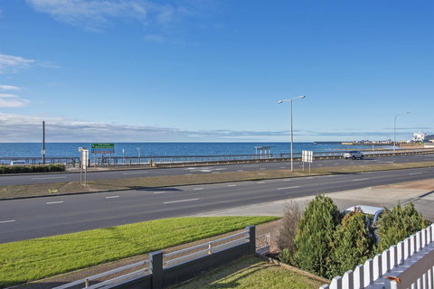 Aruba Apartments - Kawana Tourism 12