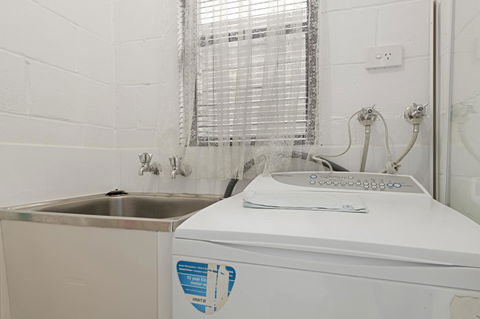 Aruba Apartments - Kawana Tourism 6