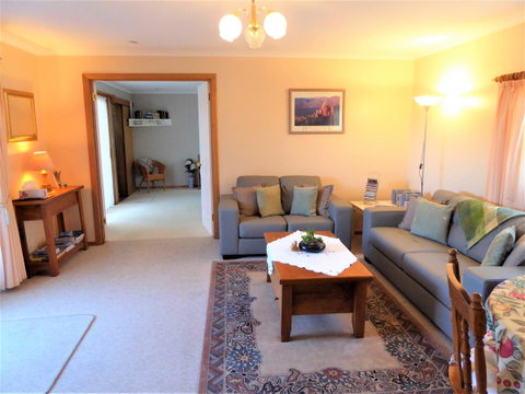 Tamar River Retreat - Kawana Tourism 9