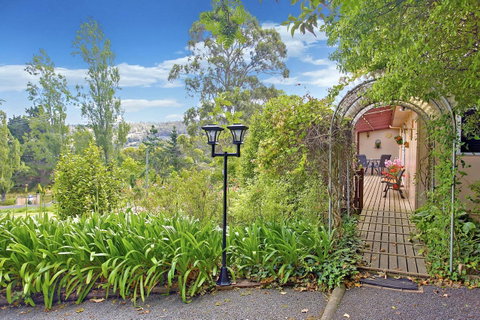Tamar River Retreat - Kawana Tourism 3
