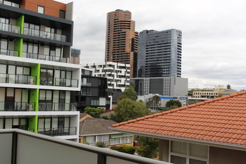 Poplar Box Hill Apartment - Kawana Tourism 1