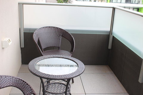 Poplar Box Hill Apartment - Kawana Tourism 0