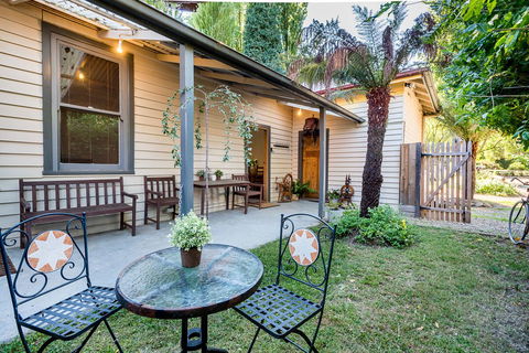 Avalon House - Kawana Tourism 1