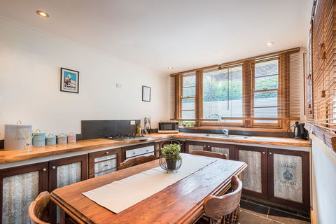 Avalon House - Kawana Tourism 40