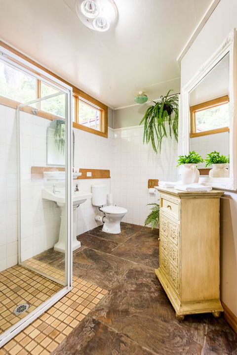 Avalon House - Kawana Tourism 21