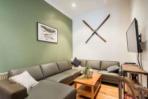 Avalon House - Kawana Tourism 4