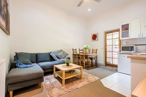 Avalon House - Kawana Tourism 18