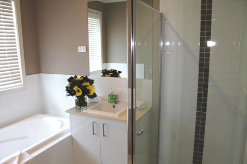 Atarhi Villas - Melbourne - Kawana Tourism 10