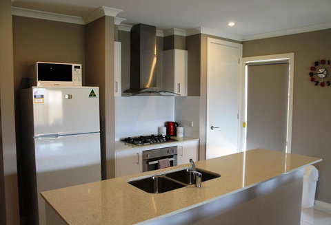 Atarhi Villas - Melbourne - Kawana Tourism 3