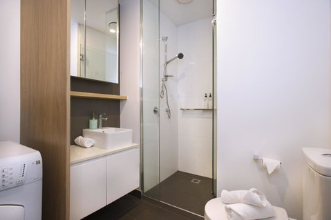 Mono Apartments On La Trobe Street - Kawana Tourism 10