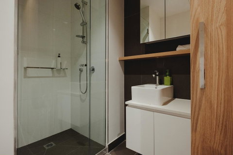 Mono Apartments On La Trobe Street - Kawana Tourism 4