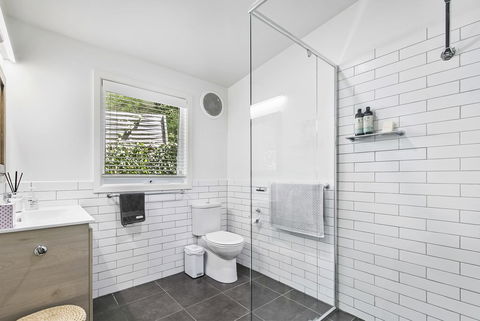 Bilinga Cottages - Kawana Tourism 7