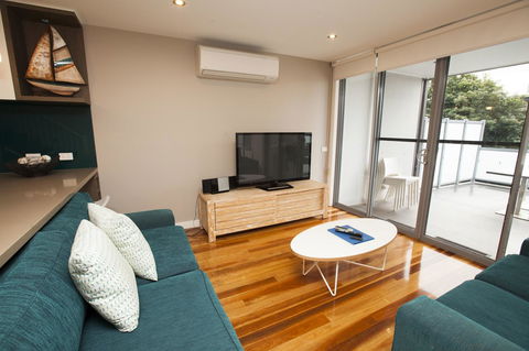 7 Falls Apartments - Kawana Tourism 5