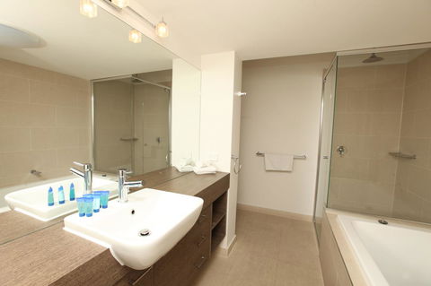 7 Falls Apartments - Kawana Tourism 1