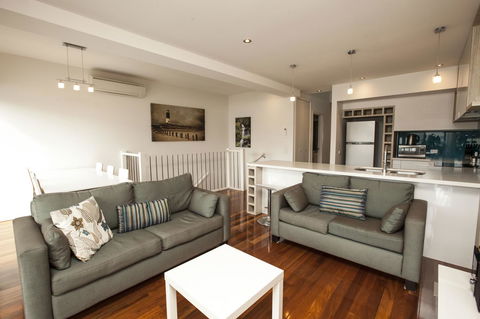 7 Falls Apartments - Kawana Tourism 11