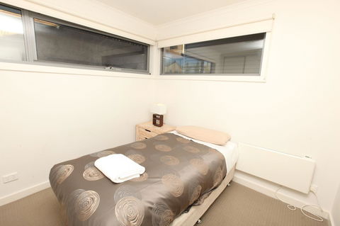 7 Falls Apartments - Kawana Tourism 30
