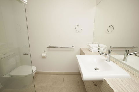 7 Falls Apartments - Kawana Tourism 18