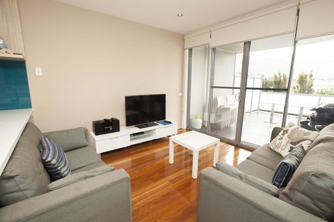 7 Falls Apartments - Kawana Tourism 12