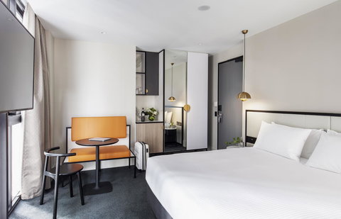 Brady Hotels Jones Lane - Kawana Tourism 6