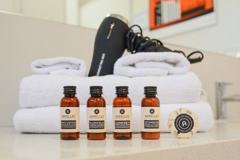 Boutique Stays Sandyside- Sandringham Villa Units - Kawana Tourism 4