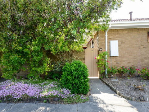 Boutique Stays Sandyside- Sandringham Villa Units - Kawana Tourism 1