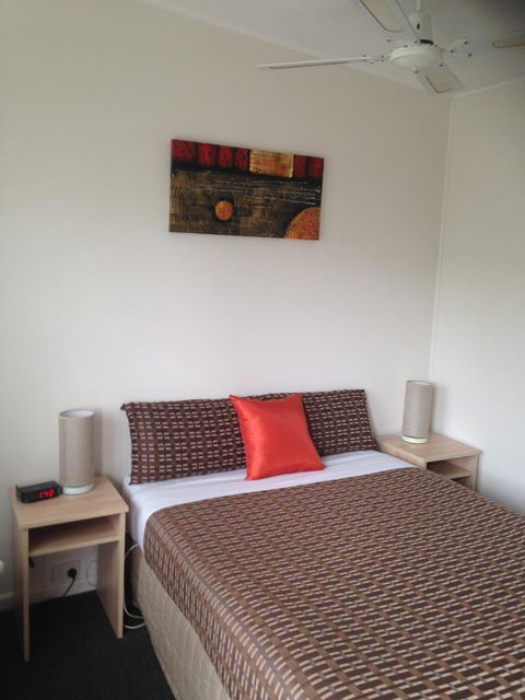 Beachcomber Motel & Apartments - Kawana Tourism 39