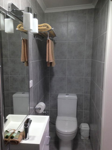 Beachcomber Motel & Apartments - Kawana Tourism 32