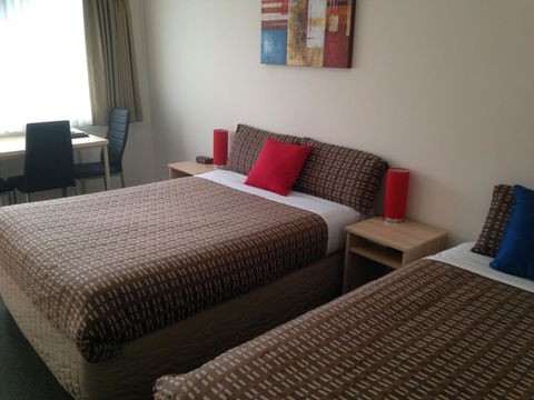 Beachcomber Motel & Apartments - Kawana Tourism 34