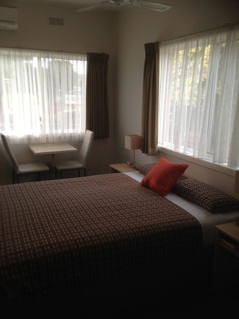 Beachcomber Motel & Apartments - Kawana Tourism 36