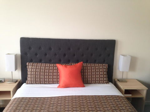 Beachcomber Motel & Apartments - Kawana Tourism 37