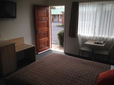 Beachcomber Motel & Apartments - Kawana Tourism 26
