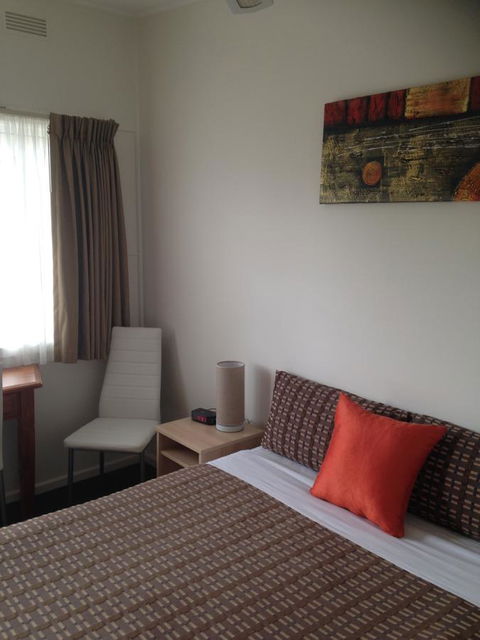 Beachcomber Motel & Apartments - Kawana Tourism 40