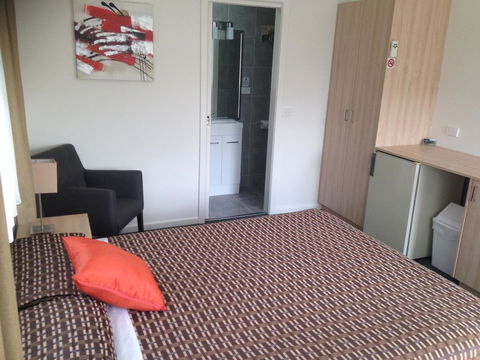 Beachcomber Motel & Apartments - Kawana Tourism 24