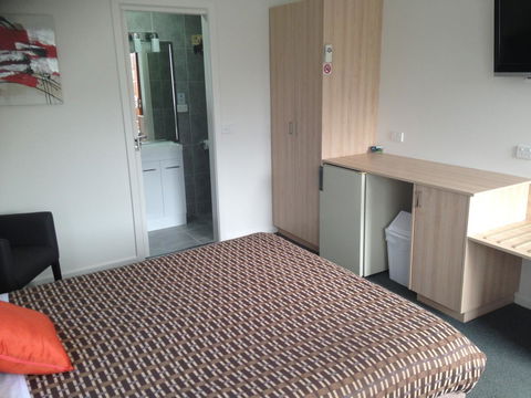 Beachcomber Motel & Apartments - Kawana Tourism 31