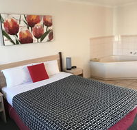 Beachcomber Motel  Apartments - Kawana Tourism
