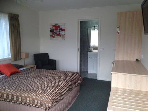 Beachcomber Motel & Apartments - Kawana Tourism 30