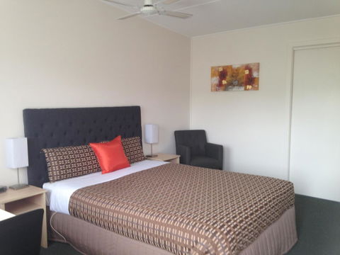 Beachcomber Motel & Apartments - Kawana Tourism 38