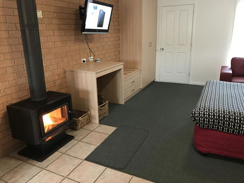 Beachcomber Motel & Apartments - Kawana Tourism 4