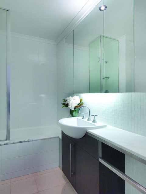 The Parkmore Hotel - Kawana Tourism 3