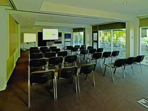 The Parkmore Hotel - Kawana Tourism 4