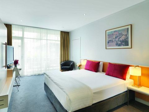 The Parkmore Hotel - Kawana Tourism 13